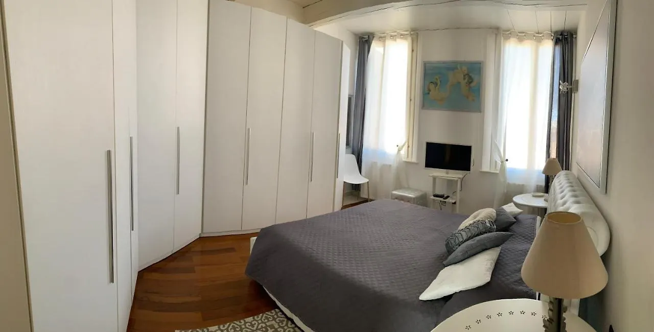 La Suite Di Giulia Ferrara
